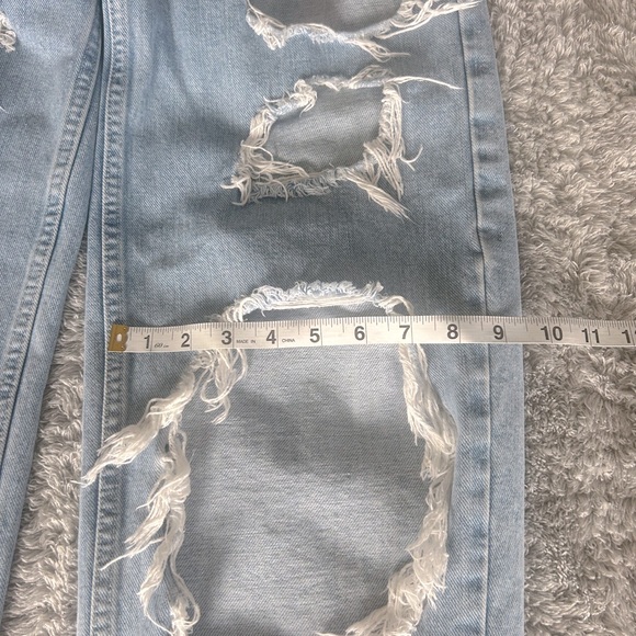BDG High Rise Baggy Distressed Light Wash Jeans Women’s,Size 26 - Picture 8 of 16